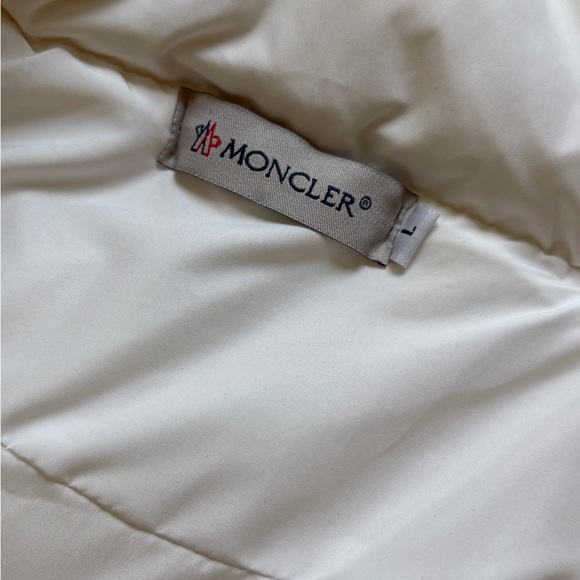 Mon. Cozy winter vest ☃️ - Picture 7 of 8